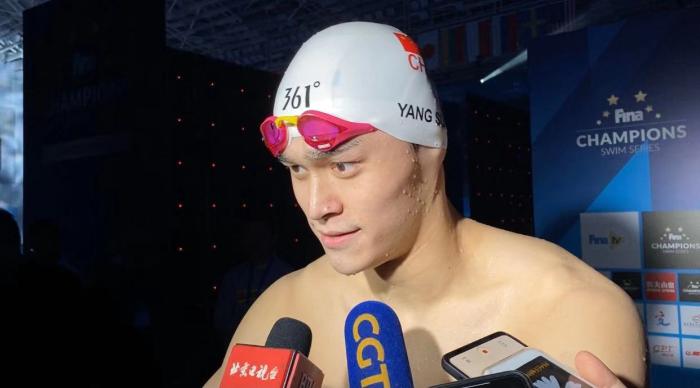 孙杨在接受采访时表示：“拉普塞斯非常优秀，我们相互促进和相互进步，才能带来更精彩的比赛。”