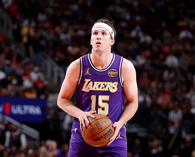 湖人逆转火箭豪取7连胜 里夫斯调整打法成关键