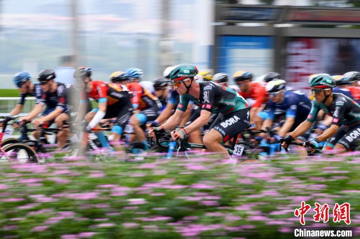 珍宝-维斯玛车队车手奥拉夫·库伊夺第三赛段冠