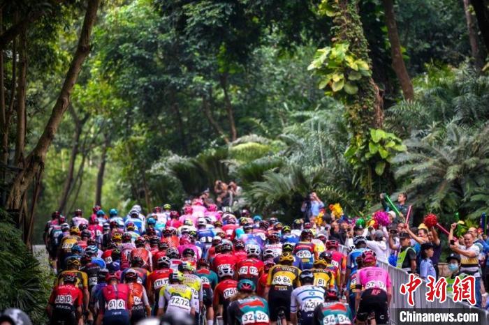 珍宝-维斯玛车队车手奥拉夫·库伊夺第三赛段冠