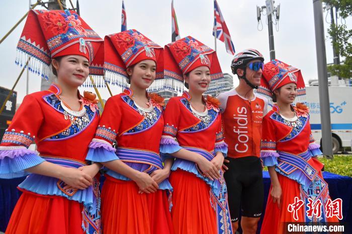 珍宝-维斯玛车队车手奥拉夫·库伊夺第三赛段冠