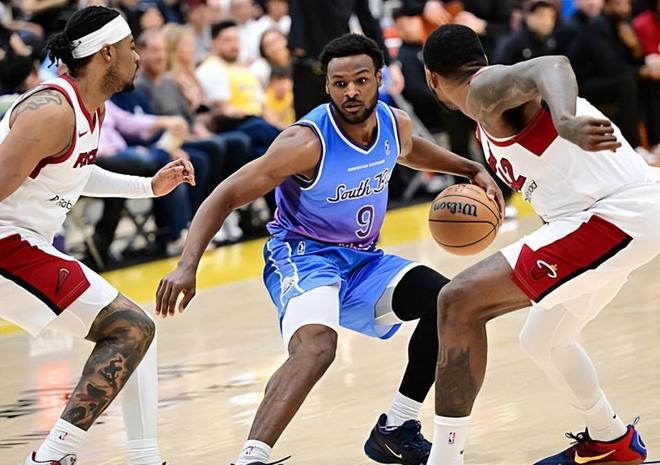 南湾湖人逆转苏福克斯天力晋级季后赛 布朗尼砍